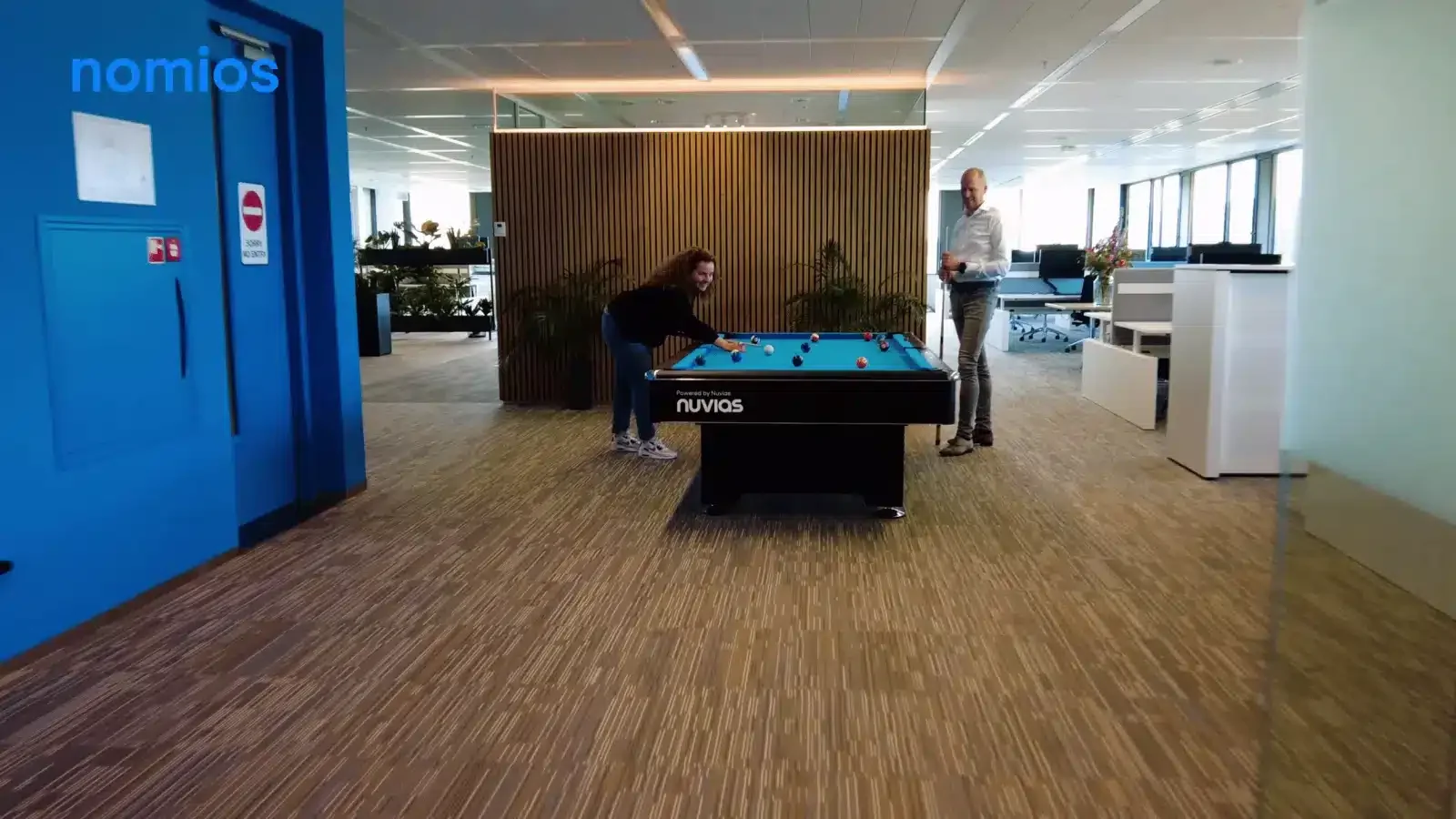 Nomios nl corporate bedrijfsfilm phil en flo 3 e1688478910939 qead03gcm9y68tncskwphradc7i89y66wp2trjj5t4 1 - Bedrijfsvideo - Geen categorie - Phil & Flo Creative Studio